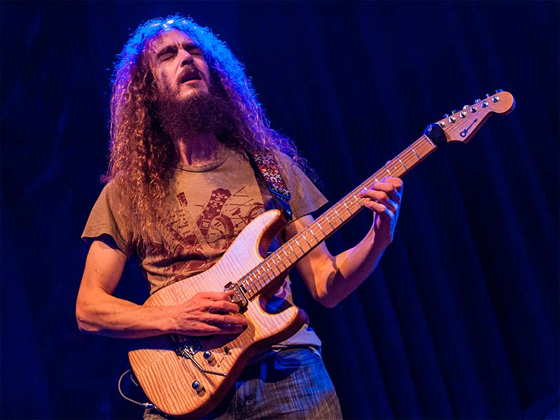 guthrie-govan-charvel.jpg